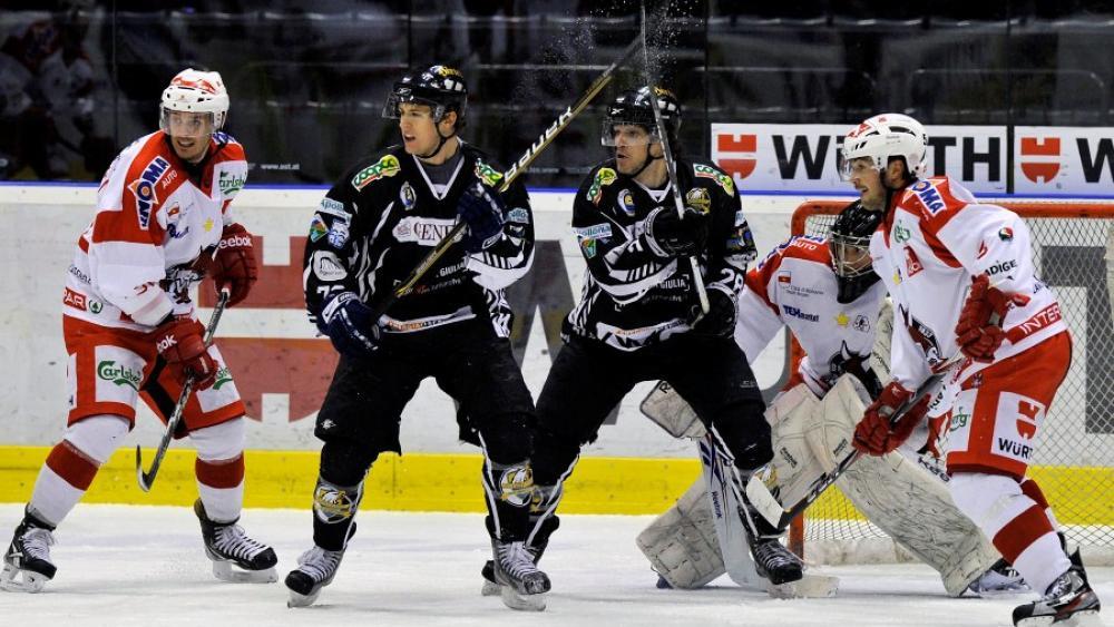 Der HC Bozen setzte sich mit 2:1 gegen Pontebba durch (Foto M. Pattis)
Max Oberrauch traf zum zwischenzeitlichen 1:2 für Pustertal (I. Foppa)
Der Rittner Josef Niederstätter feiert ein Shutout (O. Brunner)
