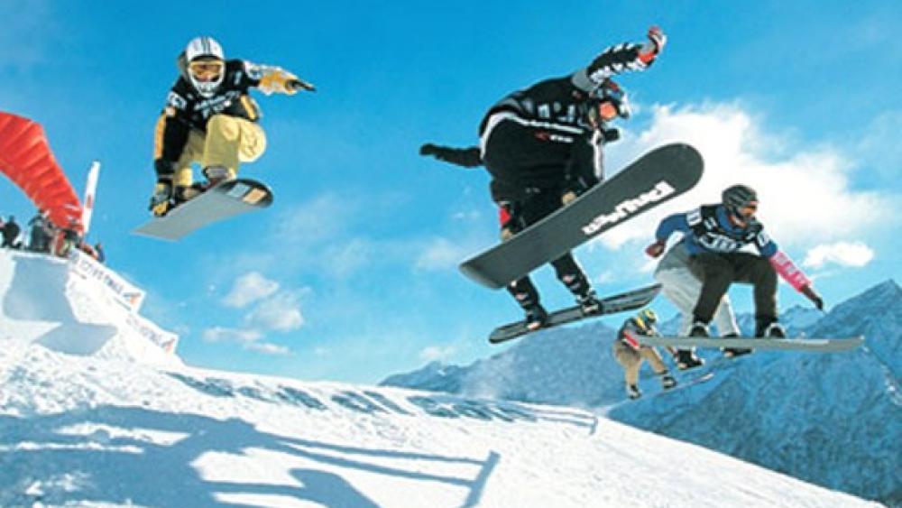 The South Tyroleans Omar Visintin and Emanuel Perathoner are now starting in Veysonnaz.