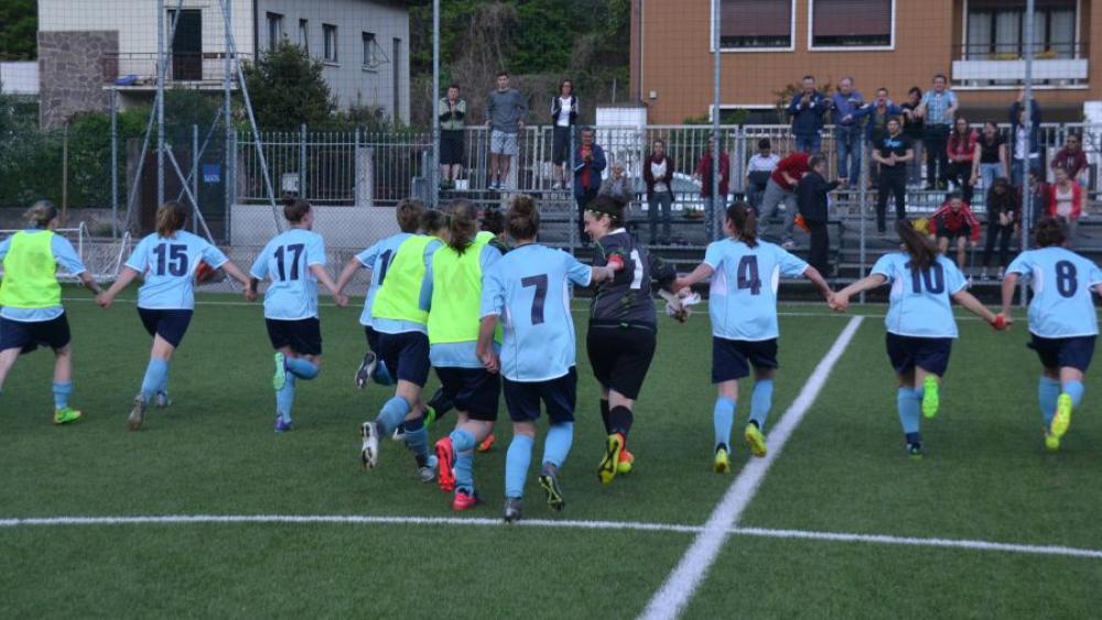 Les Tyroliens du Sud célèbrent leur victoire contre le Piémont/Aoste (Photo : FIGC)