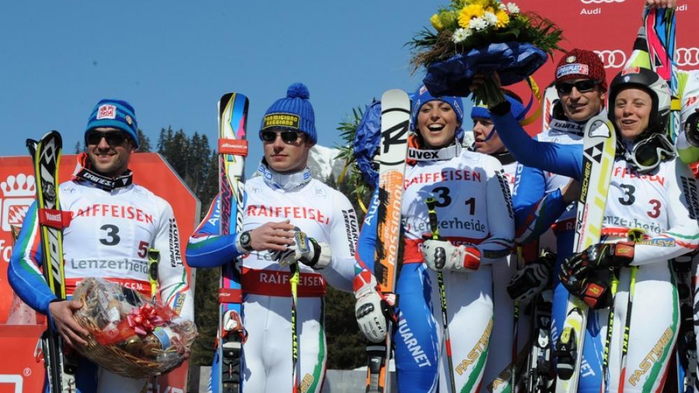 Denise Karbon und Manfred Mölgg mit ihren Teamkollegen
