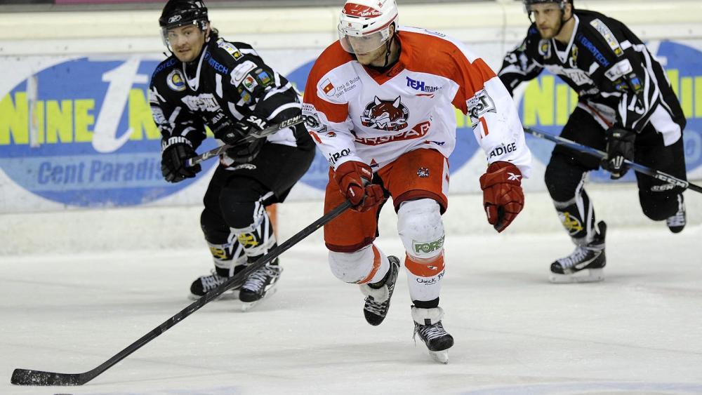 Die Favoriten stürzen, nur Bozen rettet sich - Eishockey | SportNews.bz