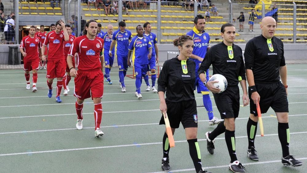 Due to a heavy thunderstorm, the game started 30 minutes later Alessandro Furlan and Hallfredsson (Photos Max Pattis)