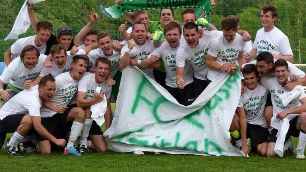Der FC Girlan feiert den Meistertitel in der 3. Amateurliga (Fotoquellen: Facebook)
Gargazon läuft künftig in der 1. Amateurliga auf