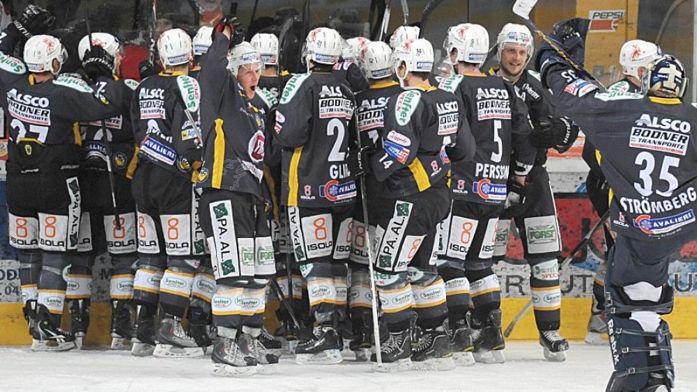 The players of HC Pustertal also want to celebrate in Asiago (Photo I. Foppa/HCP) Patrick Bona from HC Pustertal