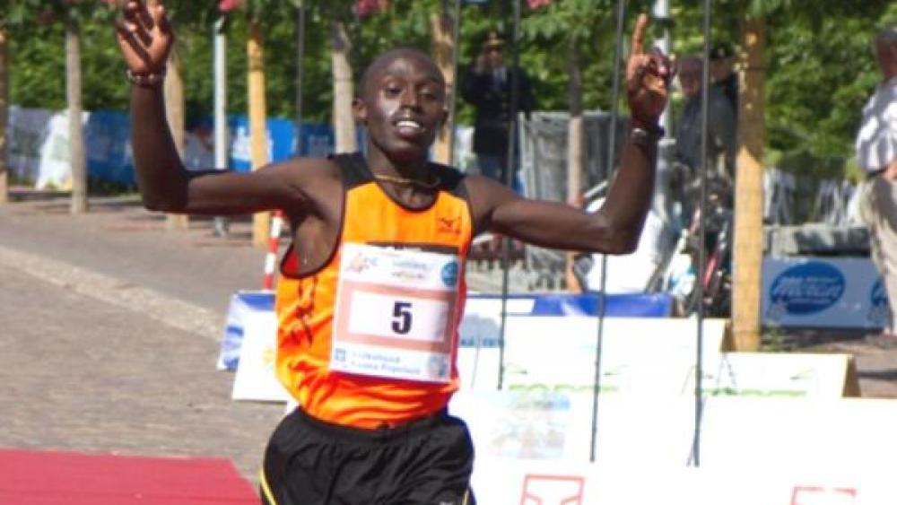 Der Kenianer Edwin Kipyego gewann den Meraner Halbmarathon 2011 (Fotos SC Meran)
Soumaniya Labani triumphierte bei den Frauen