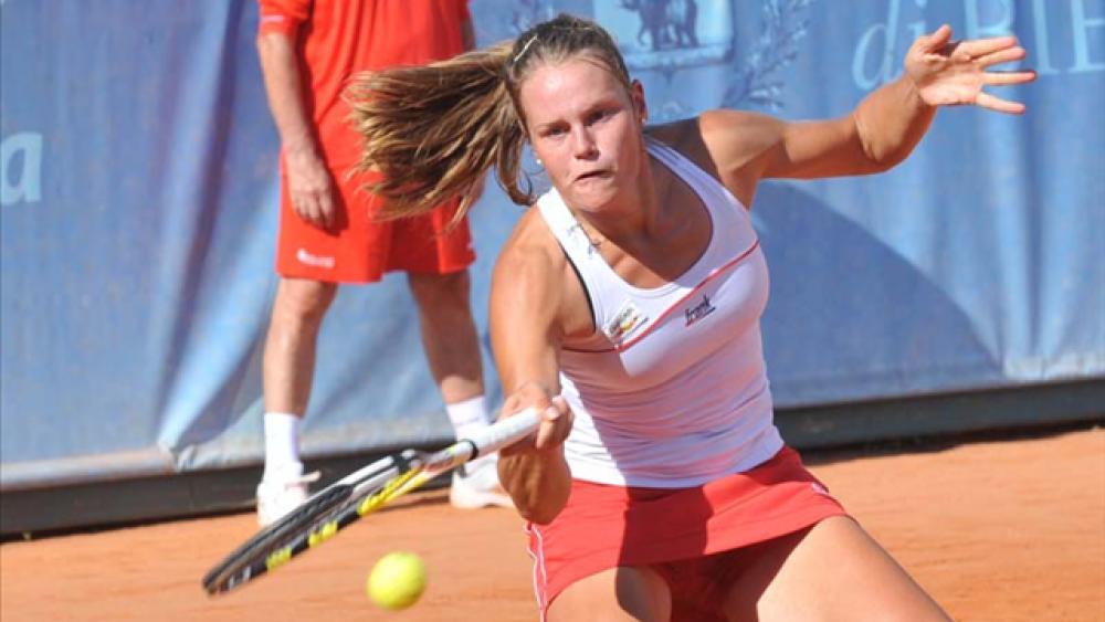 Karin Knapp