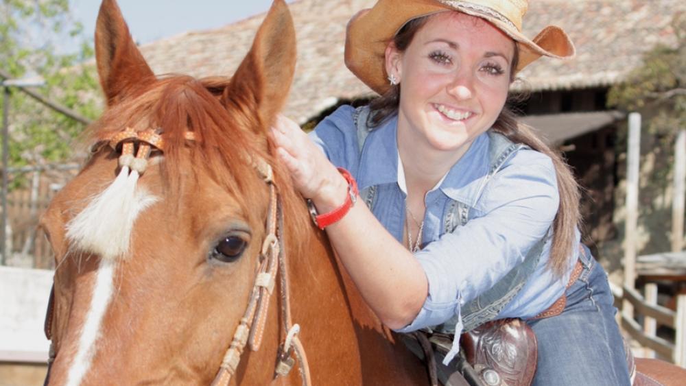 Eva Lechner auf ihrem Pferd Motowne
Eva Lechner (3. v.l.) mit dem Team Eppan/Girlan