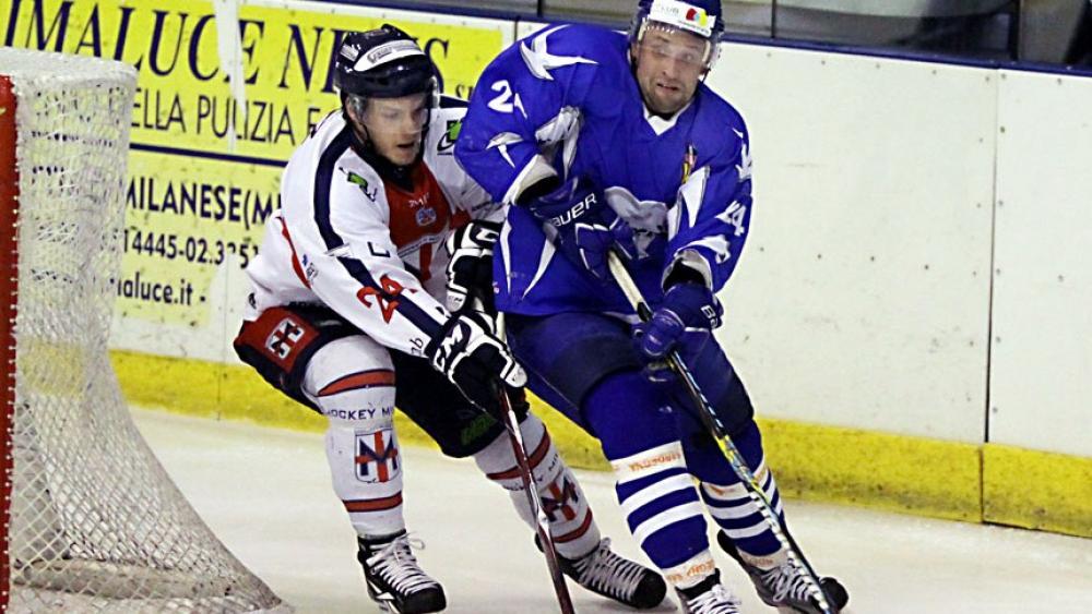 Tuomo Harjula im Zweikampf mit Andreas Lutz