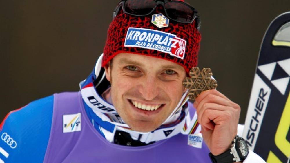 Manfred Mölgg präsentiert stolz die Bronzemedaille (Pentaphoto/FISI)