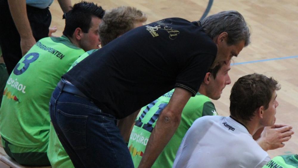 Michl Niederwieser schwört seine Mannschaft auf das Derby ein (Fotos: hk/tl)
Hannes Christanell, Tormann des SC Meran
Jan Jurina und Andreas Kammerer