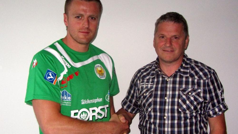 Mirko Nikolic Kajic mit Brixens Sektionsleiter Reinhold Engl