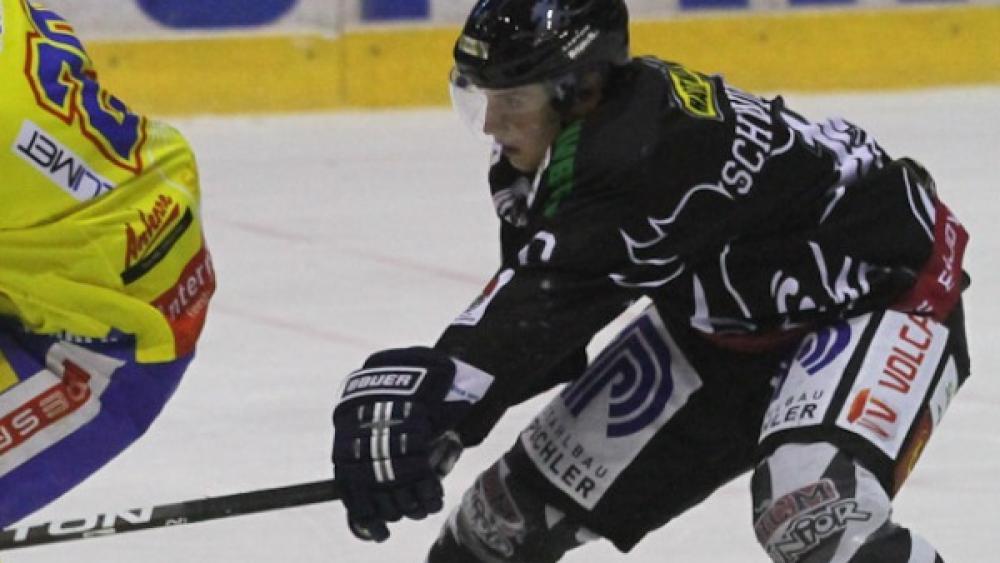 Julian Schwienbacher wird auch in Zukunft für den HCM auflaufen (Foto Gaiser)