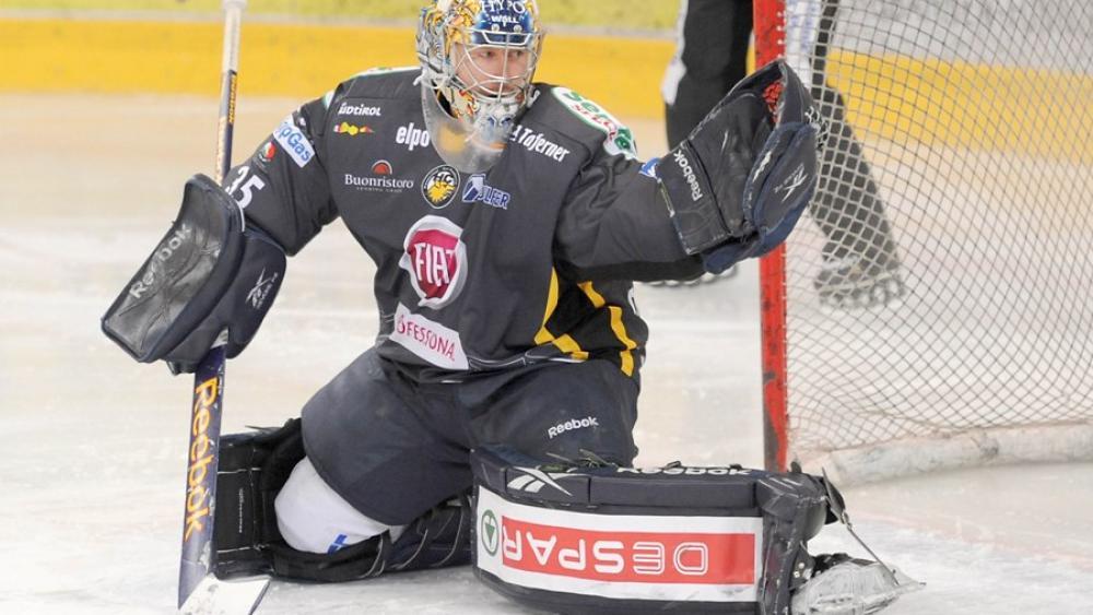 Mikko Strömberg has been convincing so far (Photo I. Foppa/HCP) HCB striker Anton Bernard puts in a lot of effort against Asiago (M. Pattis)