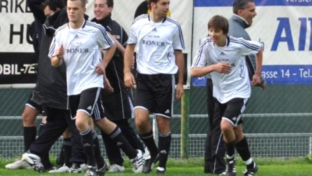 Die Traminer Stefan Rellich, Dieter Franzelin und Florian Psenner haben Grund zum Jubeln