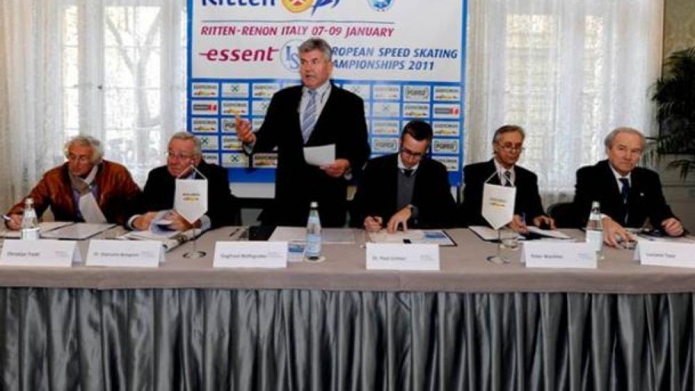 Die EM wurde bei einer Pressekonferenz im "Laurin" vorgestellt. (Fotos M. Pattis)
EM-Favoriten unter sich: Die Tschechin Martina Sablikova und Italiens Superstar Enrico Fabris.