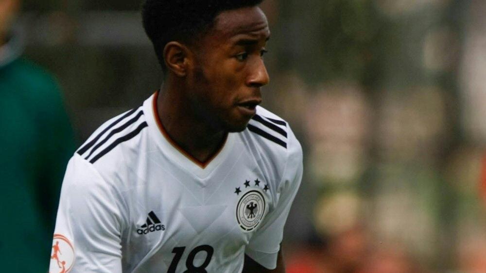 John Yeboah erhält einen Profivertrag beim VfL Wolfsburg © pixathlon/SID