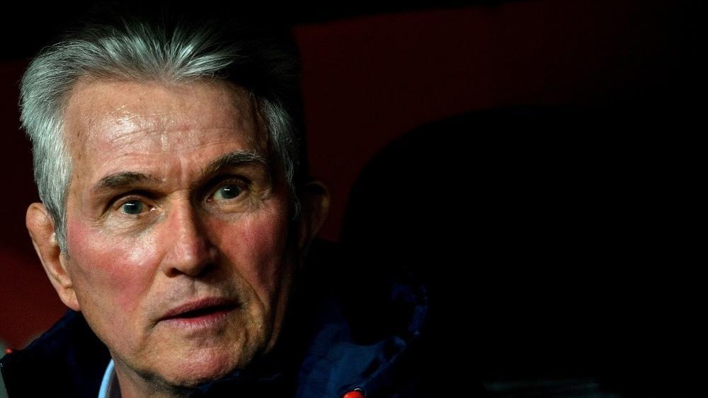 Bleibt er doch beim FC Bayern? Jupp Heynckes © AFP / SASCHA SCHUERMANN