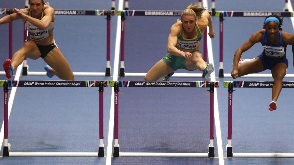 Cindy Roleder (li.) wird im Hürdenfinale Fünfte © SID / ADRIAN DENNIS