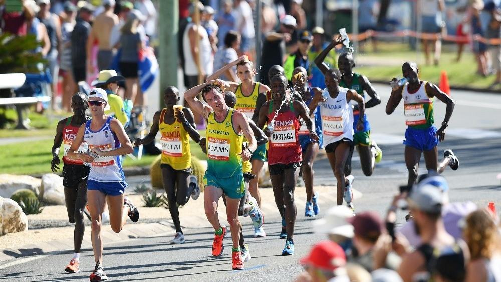 Final drama in Gold Coast: Marathon leader collapses - Athletics ...