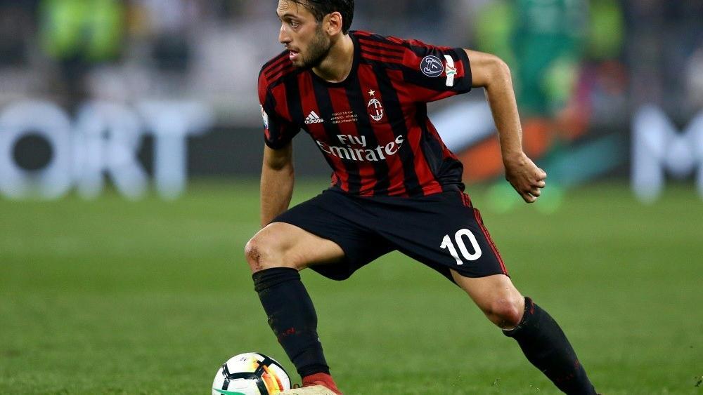 Hakan Calhanoglu rückt ins Visier von RB Leipzig © PIXATHLON/SID