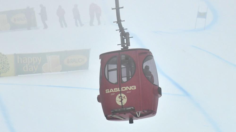 In Val Gardena, the Super-G on Friday turned into a hanging game. Now the departure on Saturday was canceled in the morning. © APA/afp / ALBERTO PIZZOLI