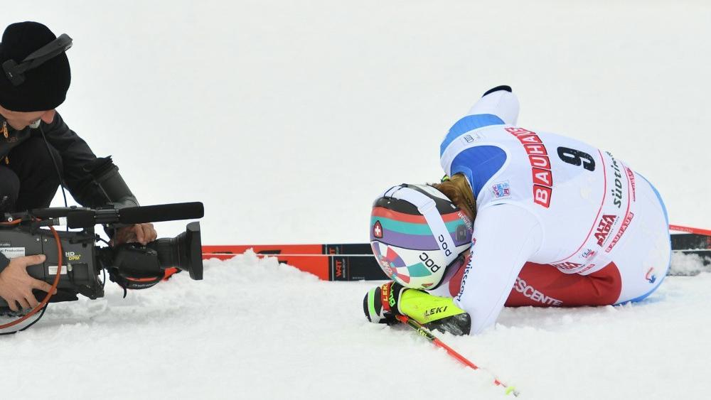 Odermatt after his knee injury in Alta Badia © SID / ALBERTO PIZZOLI