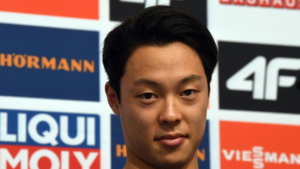 Top-Favorit Ryoyu Kobayashi erlebte vor dem Start der Tournee eine Panne. © APA/afp / CHRISTOF STACHE