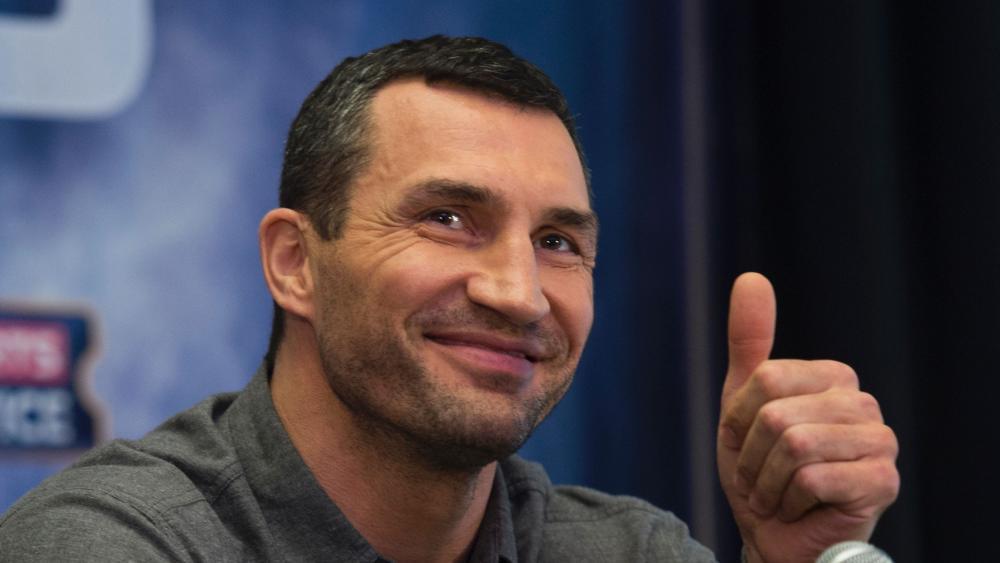 Vladimir Klitschko heizte Comeback-Spekulationen an. © APA/afp / DON EMMERT