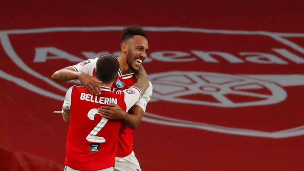 Pierre-Emerick Aubameang (rechts) hat Arsenal überraschend ins FA-Cup-Finale geschossen. © APA/afp / MATTHEW CHILDS