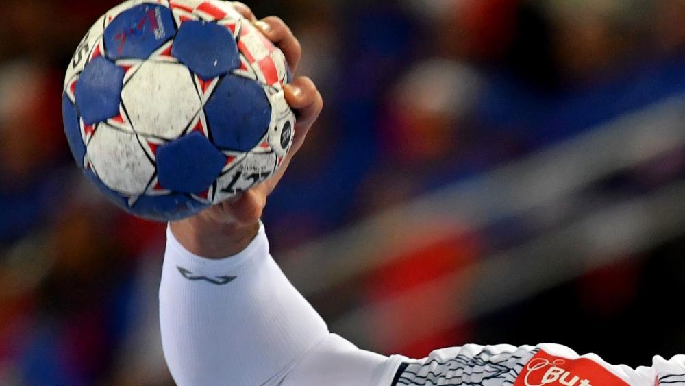 Corona stoppt Meran und Eppan. © APA/afp / ANDREJ ISAKOVIC