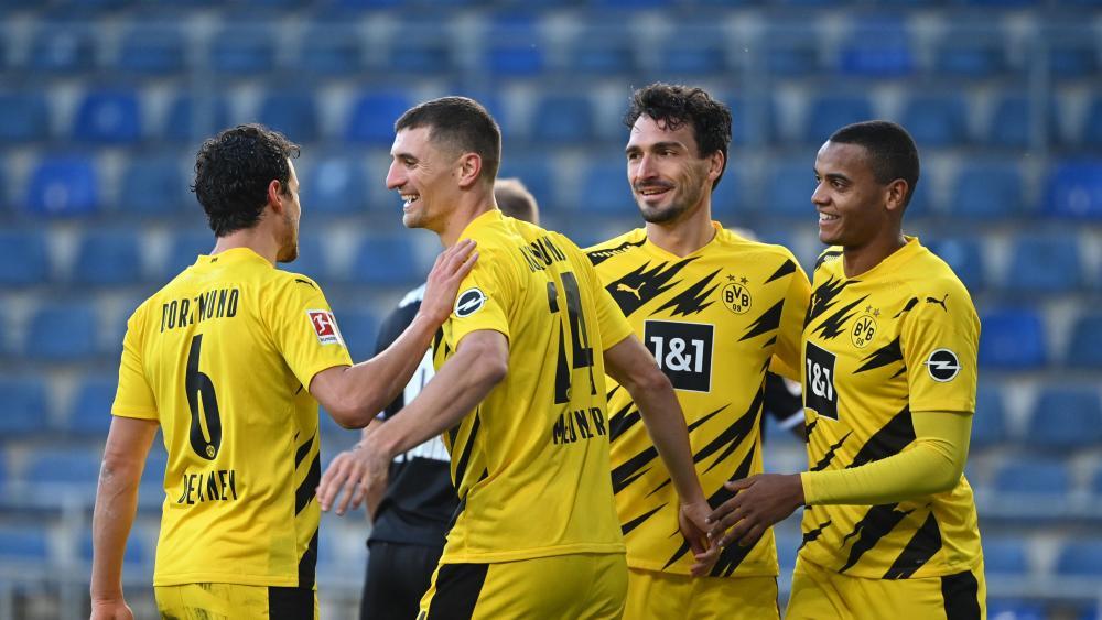 Mats Hummels (2nd from right) scored a brace for BVB. © APA/afp / INA FASSBENDER