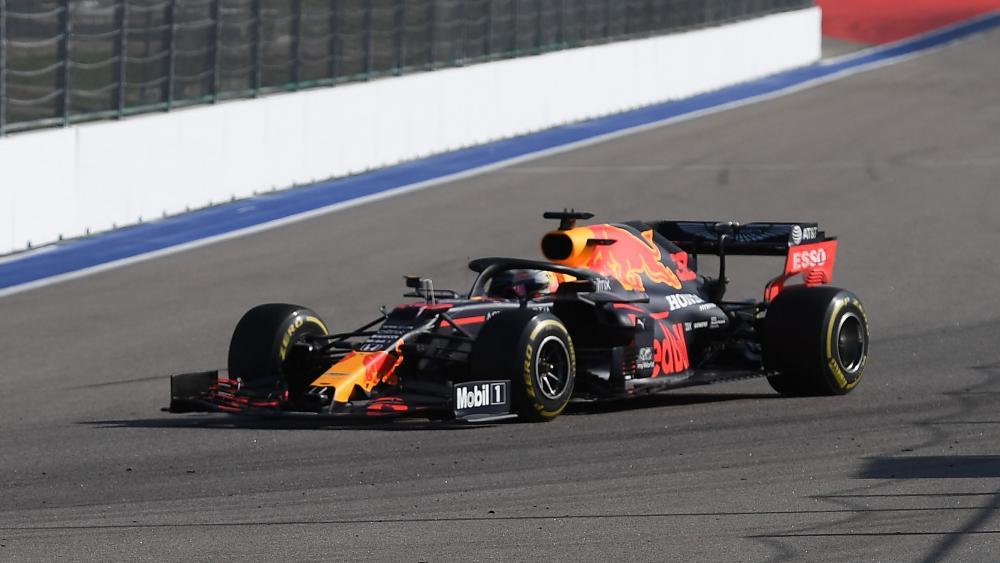 Red Bull muss sich nach einem neuen Motorlieferanten umsehen. © APA/afp / KIRILL KUDRYAVTSEV