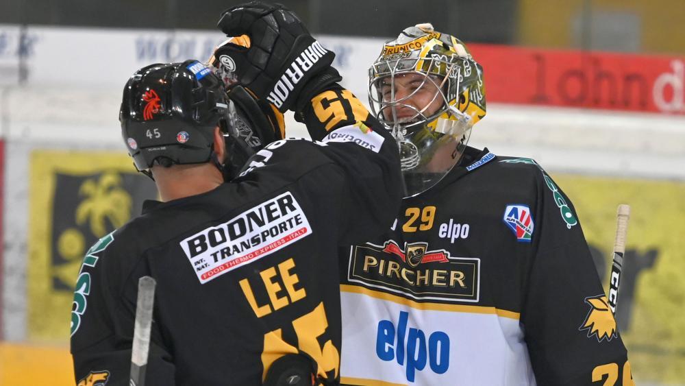 Stephen Lee and Colin Furlong celebrate Bruneck's home win. © Optic Rapid/I. Foppa