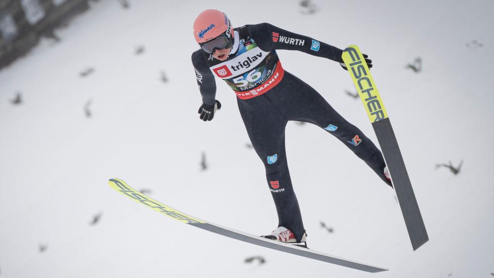 Führt nach den ersten zwei Durchgängen in Planica: Karl Geiger. © APA/afp / JURE MAKOVEC
