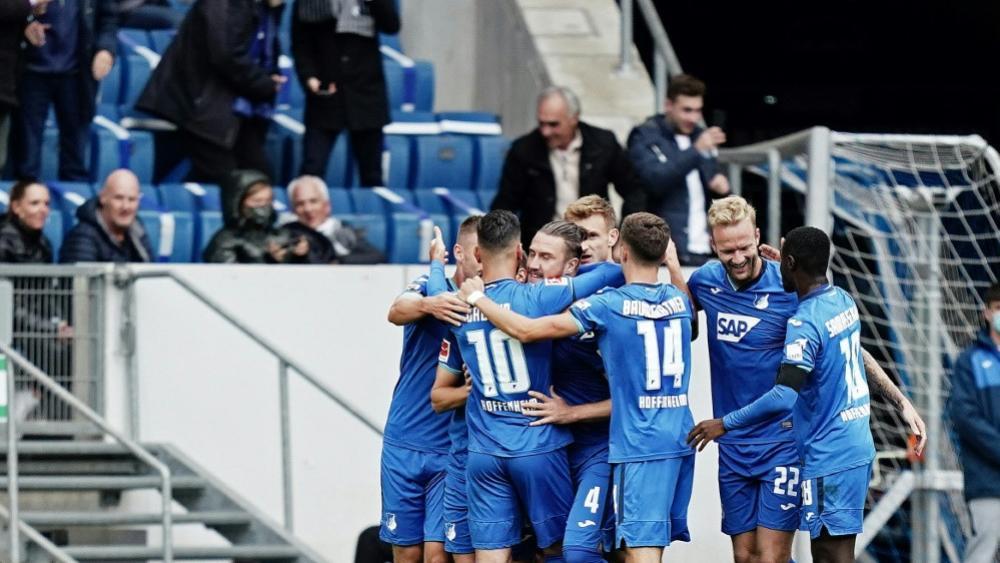 Hoffenheim gewinnt das Duell gegen Augsburg. © FIRO/SID