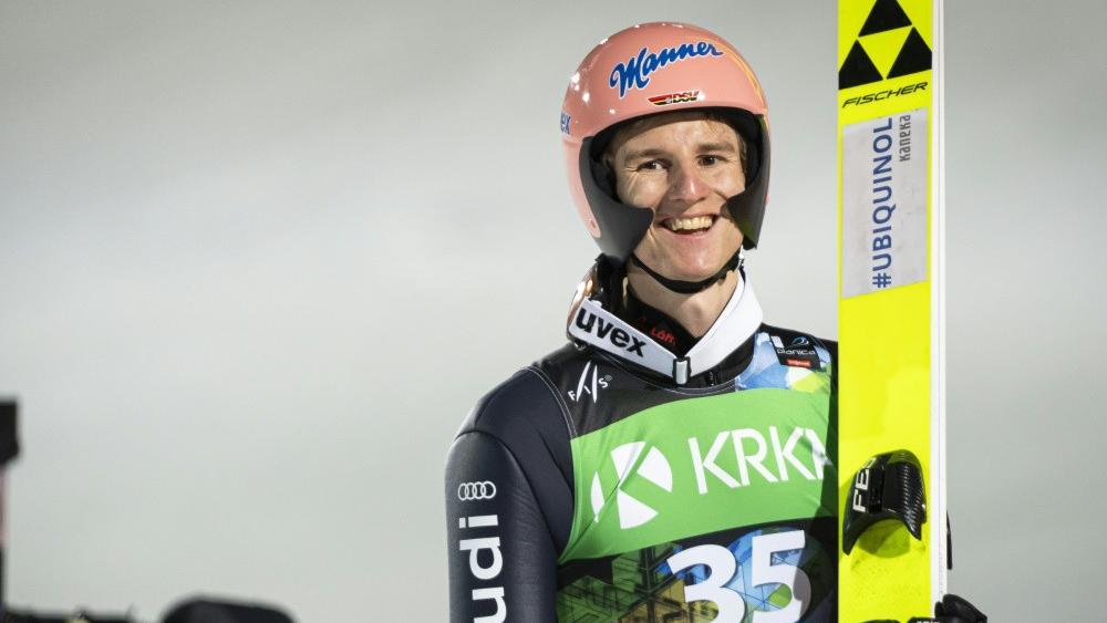 Karl Geiger hofft auf Tournee-Start © SID / JURE MAKOVEC