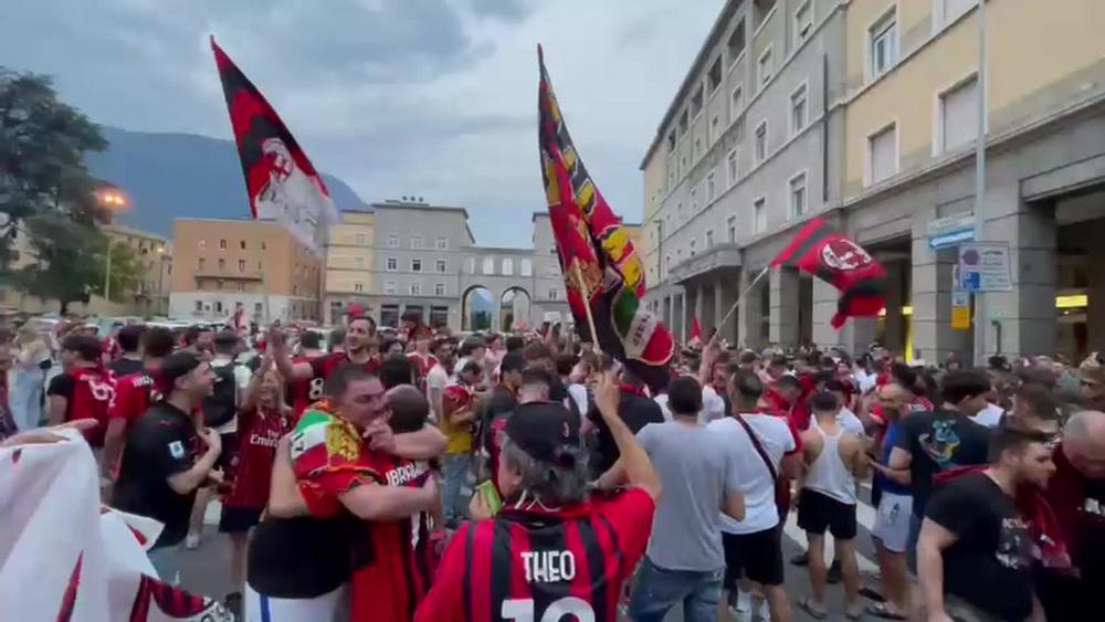 VIDEO |  The Milan fans also celebrate in Bolzano – Serie A