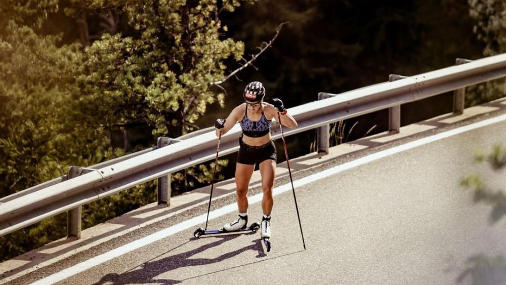 Denise Herrmann während einer Rollereinheit. © DSV Biathlon / Instagram