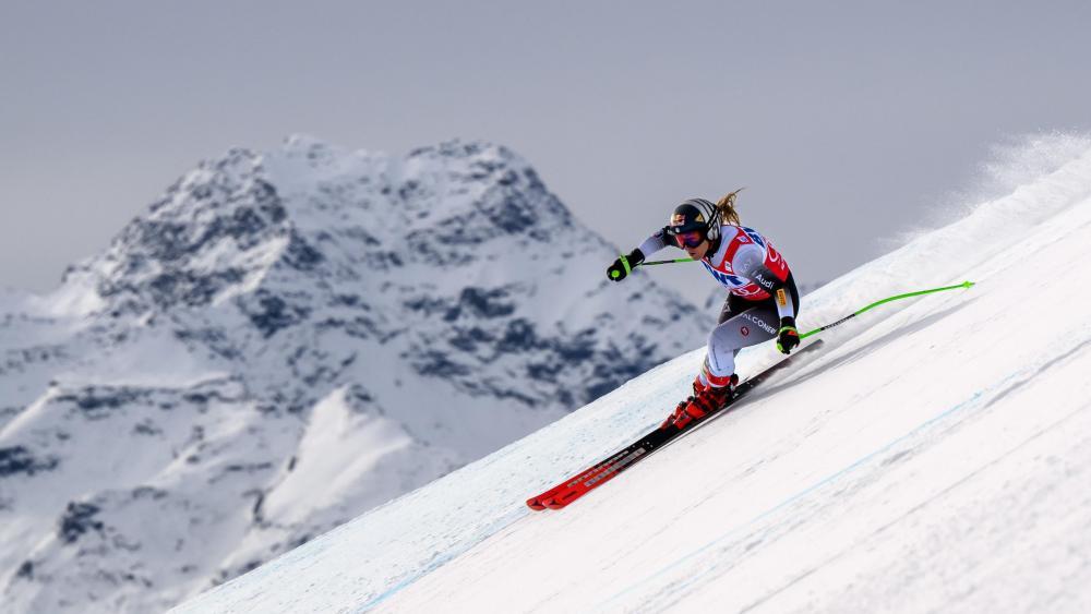 Sofia Goggia vor der prächtigen Kulisse der Schweizer Alpen: Die Azzurra war am Donnerstag das Maß der Dinge im Training. © ANSA / JEAN-CHRISTOPHE BOTT