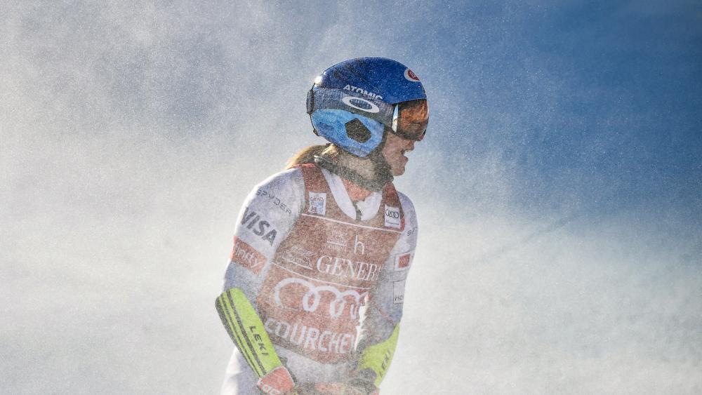 La superstar du ski Mikaela Shiffrin fait la une des journaux. © AFP / JEFF PACHOUD