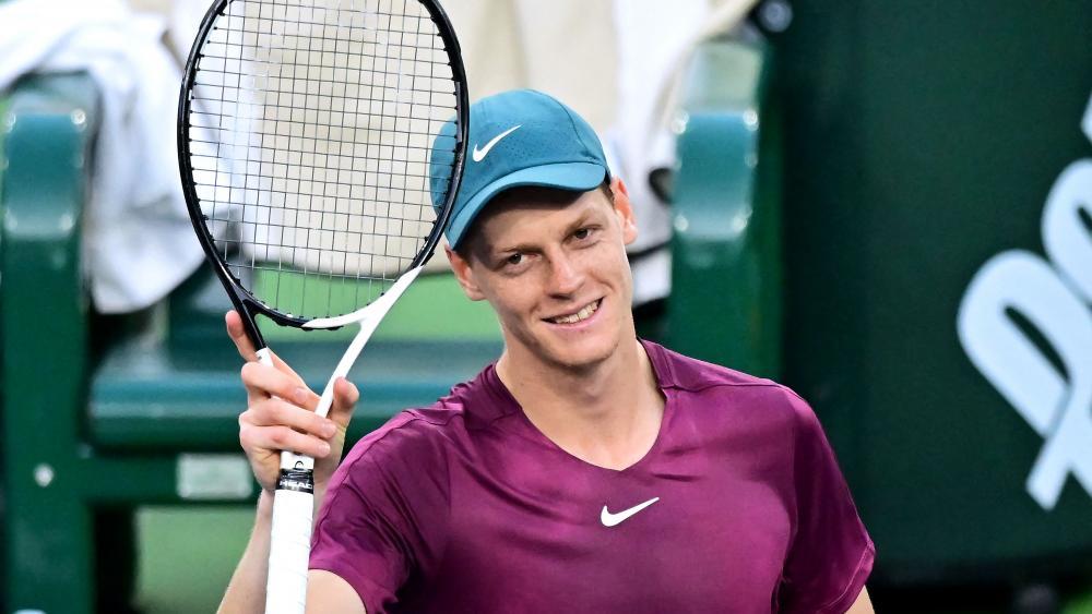 Die Laune war bei Jannik Sinner blendend. © APA/afp / FREDERIC J. BROWN