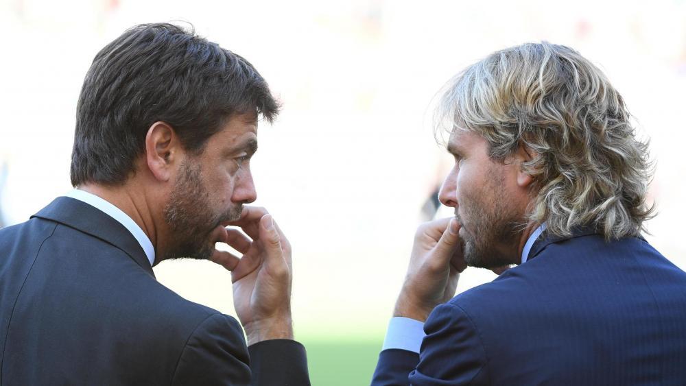 Juventus President Andrea Agnelli (left) and Pavel Nedved in conversation. © ANSA / MAURIZIO BRAMBATTI / BT