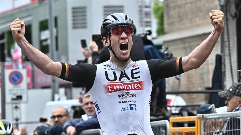 Pascal Ackermann celebrates after the finish sprint. © ANSA / ZEN