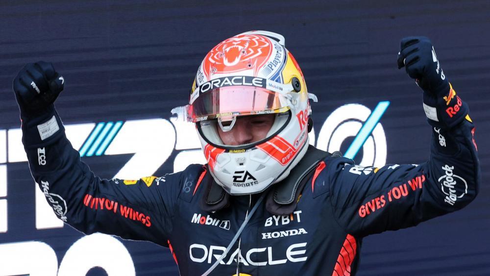 Max Verstappen jubelt auch in Barcelona. © APA/afp / LLUIS GENE