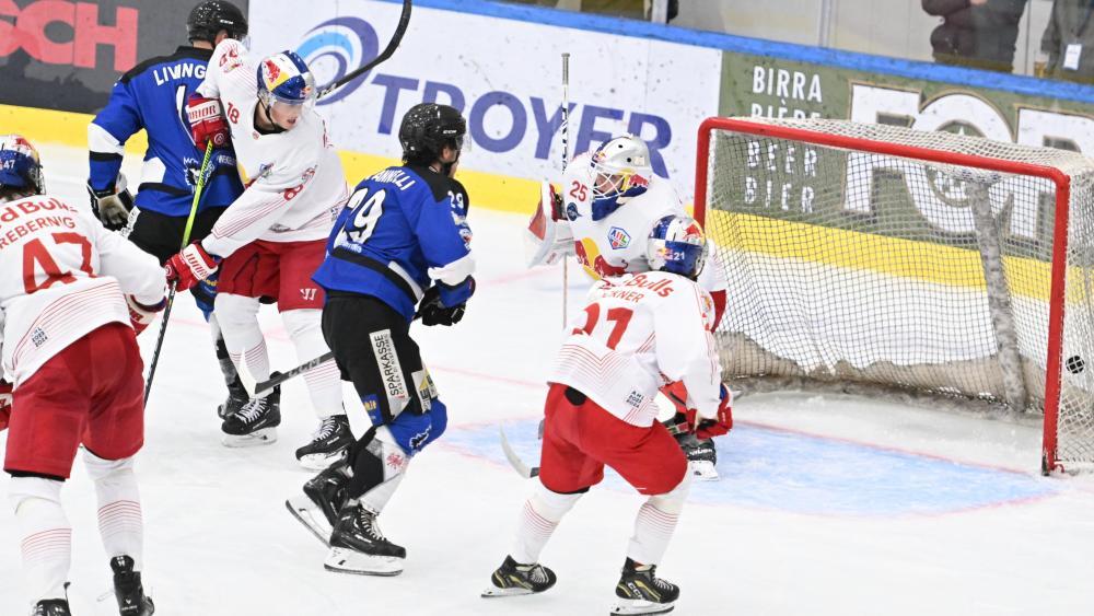 Adam Capannelli (im blauen Trikot in der Mitte) erzielt das zwischenzeitliche 2:1 für die Broncos. © O. Brunner
