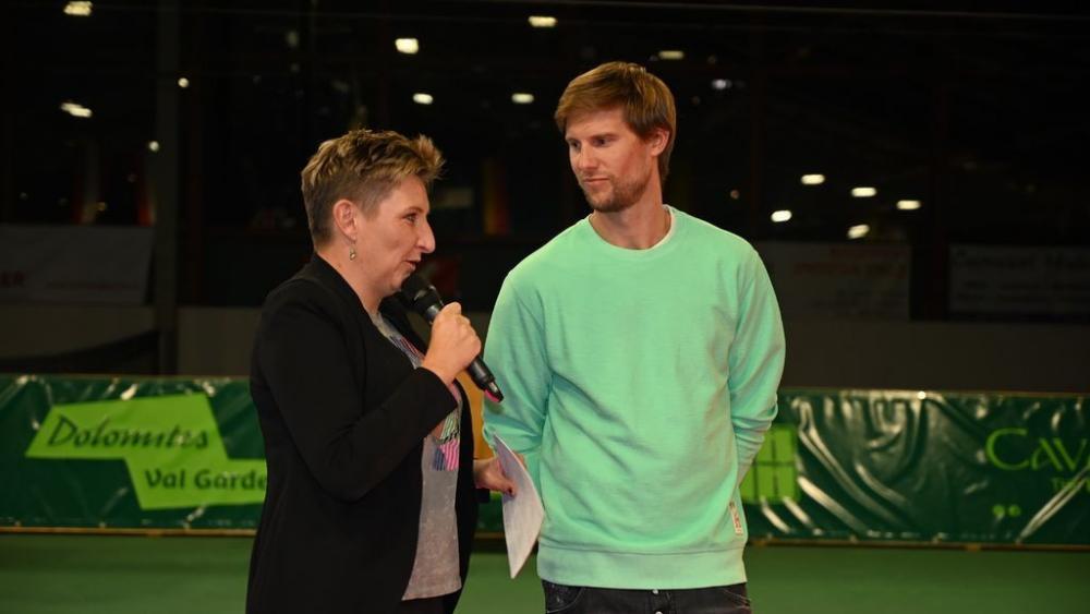 2022: OK-Chefin Ellis Kasslatter mit Andreas Seppi. © R. Strimmer
