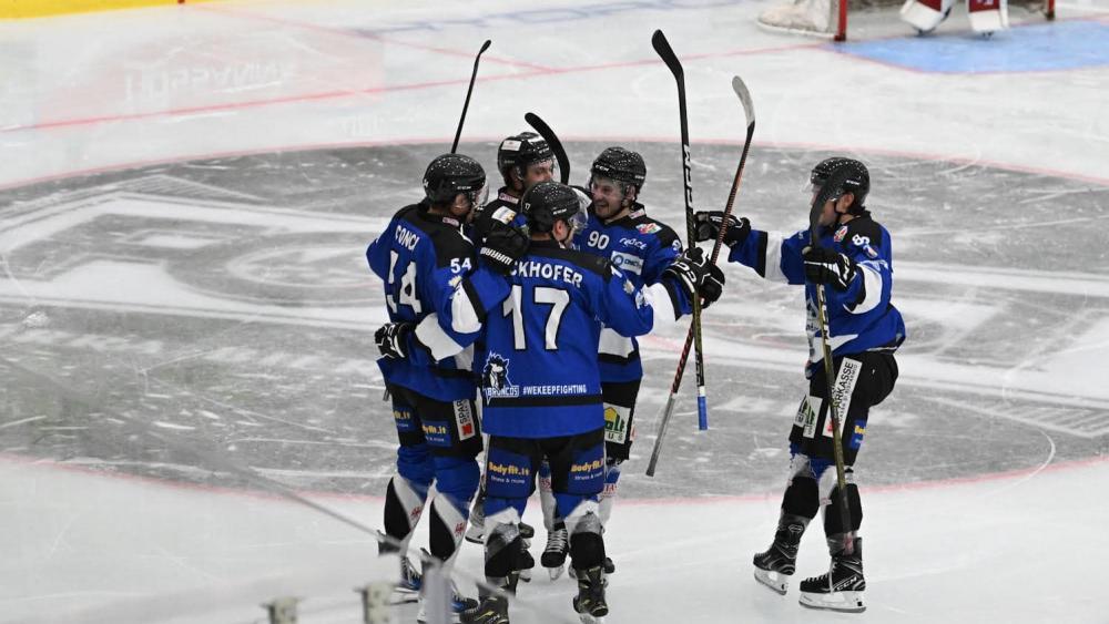 The Wipptal Broncos celebrate their next victory. © Oscar Brunner