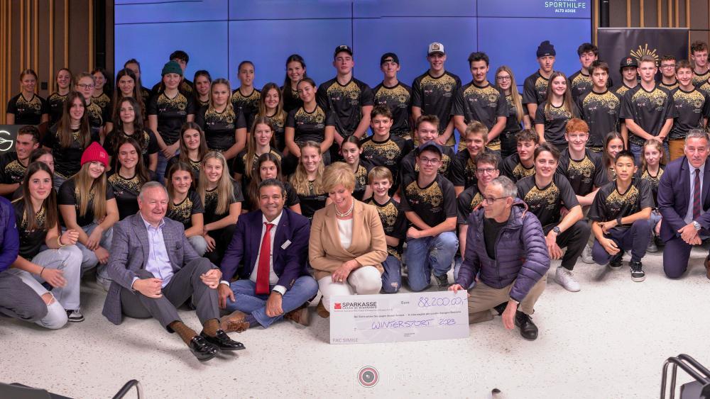 At the end everyone posed for a group photo. © Paolo Savio