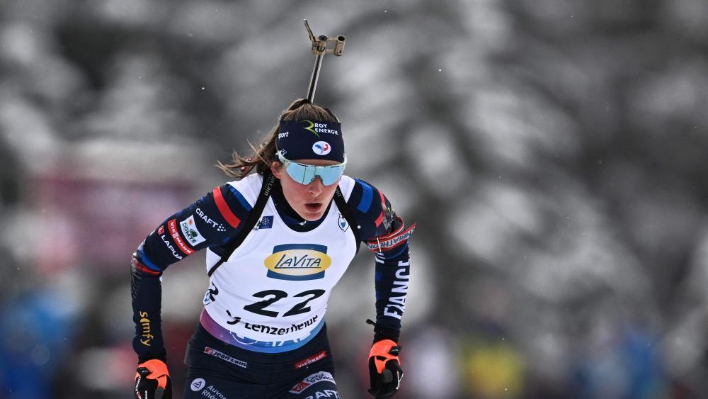 Justine Braisaz Bouchet geht als Führende ins Jagdrennen. © APA/afp / FABRICE COFFRINI