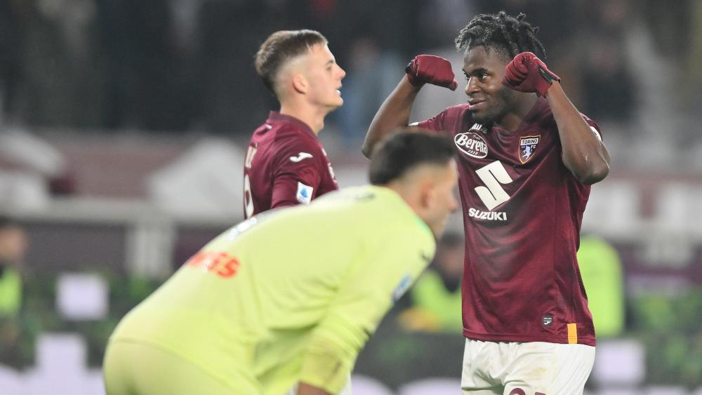 Noch etwas ungewohnt: Duvan Zapata jubelt im Torino-Trikot. Bis zum Sommer spielte er für Atalanta. © ANSA / ALESSANDRO DI MARCO